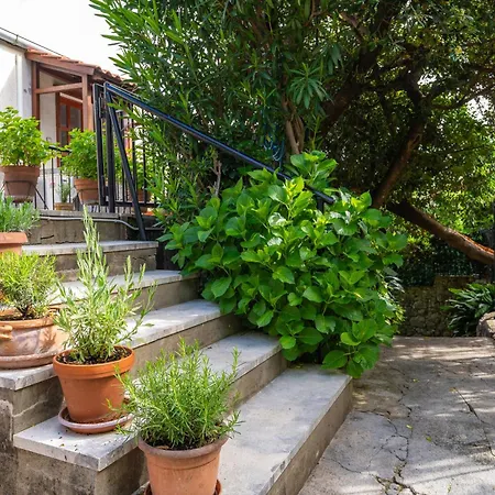 Me Escape Апартаменты *